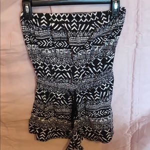 Patterned strapless romper